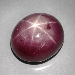 37.86カラットの天然紫がかった赤スタールビー（18.2×15.8 mm・オーバルカット）