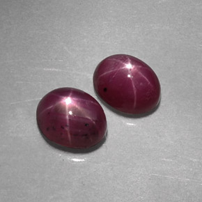 カラットの天然紫がかった赤スタールビー（5.9×4.7 mm・オーバルカット）