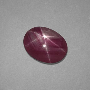 1.50カラットの天然紫がかった赤スタールビー（8.2×6.3 mm・オーバルカット）