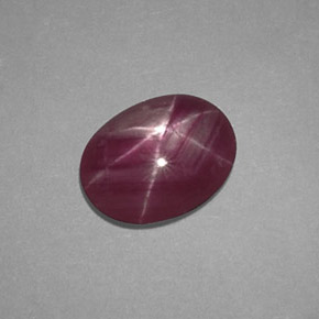 1.50カラットの天然紫がかった赤スタールビー（8.2×6.3 mm・オーバルカット）