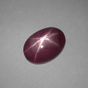 1.80カラットの天然紫がかった赤スタールビー（8.5×6 mm・オーバルカット）