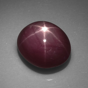 5.46カラットの天然紫がかった赤スタールビー（9.8×8.3 mm・オーバルカット）