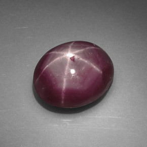 4.12カラットの天然紫がかった赤スタールビー（10×8.1 mm・オーバルカット）