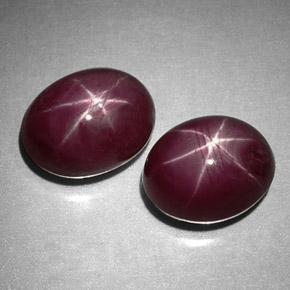 カラットの天然紫がかった赤スタールビー（7.3×5.7 mm・オーバルカット）