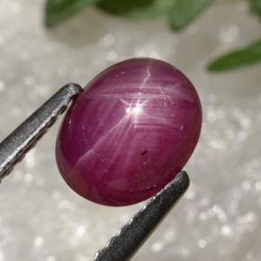 2.14カラットの天然紫がかった赤スタールビー（7.6×6 mm・オーバルカット）