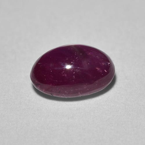 0.83カラットの天然ピンクがかった赤スタールビー（5.9×4.3 mm・オーバルカット）