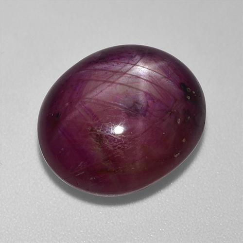 13.24カラットの天然ダークレッドスタールビー（14.4×12.4 mm・オーバルカット）