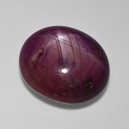 13.24カラットの天然ダークレッドスタールビー（14.4×12.4 mm・オーバルカット）