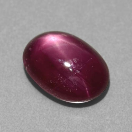 3.03カラットの天然ラズベリーレッドスタールビー（9.3×6.6 mm・オーバルカット）