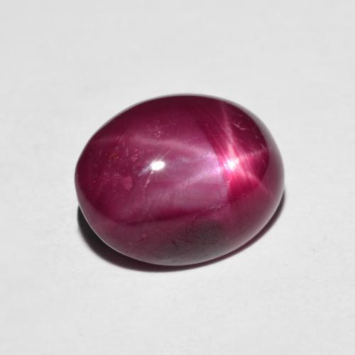 4.41カラットの天然濃いレッドワインスタールビー（10.4×8.4 mm・オーバルカット）