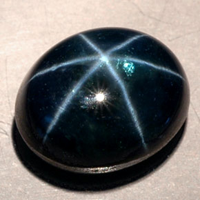 11.53カラットの天然ブルースターサファイア（12.6×10.2 mm・オーバルカット）