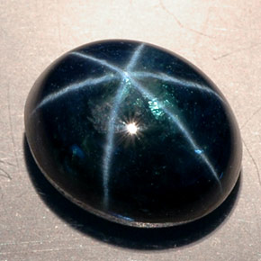 11.53カラットの天然ブルースターサファイア（12.6×10.2 mm・オーバルカット）