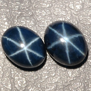 カラットの天然ブルースターサファイア（7.5×5.7 mm・オーバルカット）