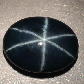 14.60カラットの天然ブルースターサファイア（16.5×12.8 mm・オーバルカット）