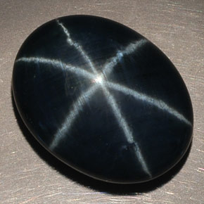 14.60カラットの天然ブルースターサファイア（16.5×12.8 mm・オーバルカット）