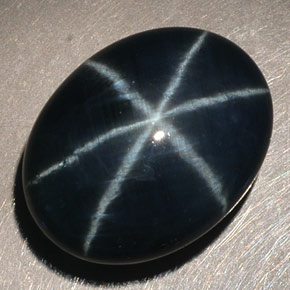 14.60カラットの天然ブルースターサファイア（16.5×12.8 mm・オーバルカット）