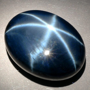 81.27カラットの天然ブルースターサファイア（26.7×19.8 mm・オーバルカット）