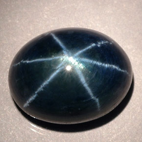 12.02カラットの天然ブルースターサファイア、オーバルカット、半透明