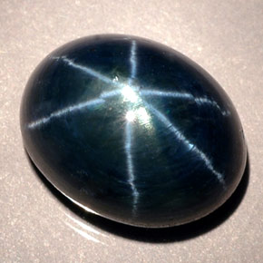 12.02カラットの天然ブルースターサファイア、オーバルカット、半透明