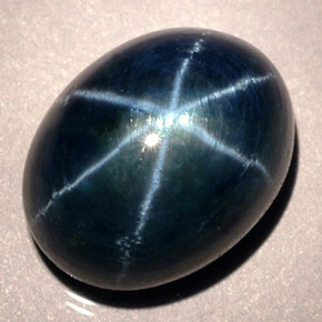 12.02カラットの天然ブルースターサファイア、オーバルカット、半透明