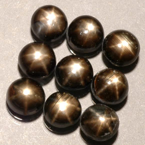 カラットの天然黒スターサファイア（4.90 mm・ラウンドカット）
