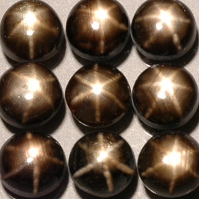 カラットの天然黒スターサファイア（4.90 mm・ラウンドカット）