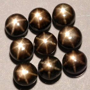 カラットの天然黒スターサファイア（4.90 mm・ラウンドカット）