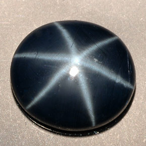 5.38カラットの天然ブルースターサファイア（12.1×10.7 mm・オーバルカット）