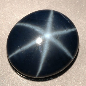 5.38カラットの天然ブルースターサファイア（12.1×10.7 mm・オーバルカット）