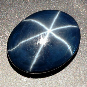 27.48カラットの天然ブルースターサファイア（19.4×15.4 mm・オーバルカット）