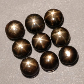 カラットの天然黒スターサファイア（5.26 mm・ラウンドカット）