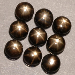 カラットの天然黒スターサファイア（5.26 mm・ラウンドカット）