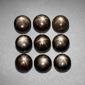 カラットの天然黒スターサファイア（5.21 mm・ラウンドカット）