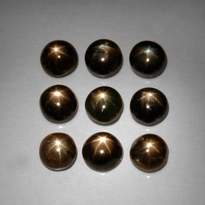 カラットの天然黒スターサファイア（5.23 mm・ラウンドカット）