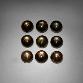 カラットの天然黒スターサファイア（5.23 mm・ラウンドカット）