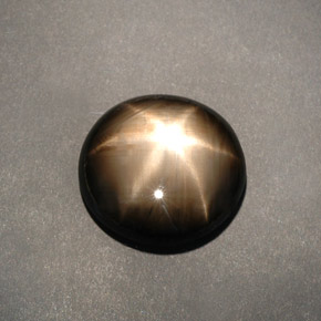 12.04カラットの天然黒スターサファイア（15.7×14.7 mm・オーバルカット）