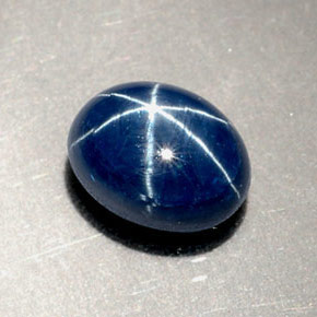 2.86カラットの天然ブルースターサファイア（8.3×6.4 mm・オーバルカット）