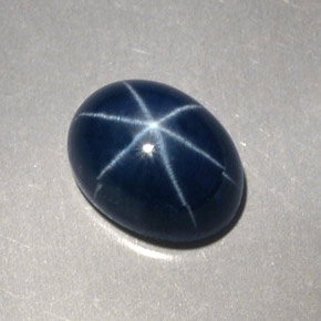 2.52カラットの天然ブルースターサファイア（8.2×6.1 mm・オーバルカット）
