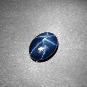 1.35カラットの天然ブルースターサファイア（8.3×6.1 mm・オーバルカット）