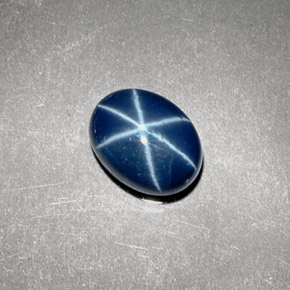 2.10カラットの天然ブルースターサファイア（8.3×6.3 mm・オーバルカット）