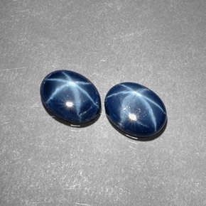 カラットの天然ブルースターサファイア（8.2×6.4 mm・オーバルカット）