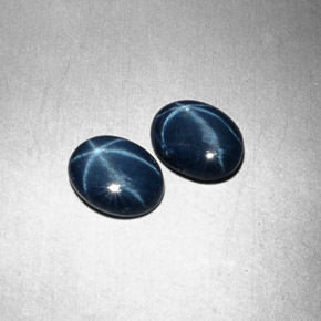 カラットの天然ブルースターサファイア（8.1×6.3 mm・オーバルカット）