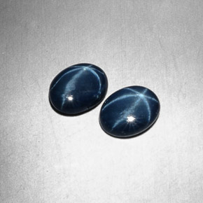 カラットの天然ブルースターサファイア（8.1×6.3 mm・オーバルカット）