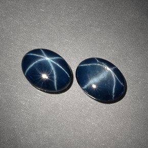 カラットの天然ブルースターサファイア（8×6.1 mm・オーバルカット）