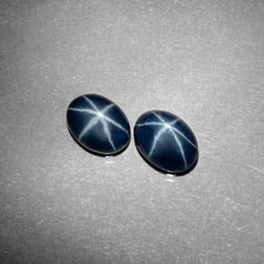 カラットの天然ブルースターサファイア（7.9×6.1 mm・オーバルカット）