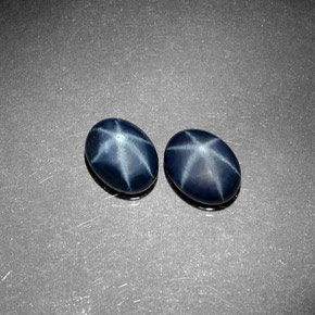 カラットの天然ブルースターサファイア（7.9×6.1 mm・オーバルカット）