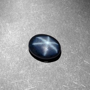 1.44カラットの天然ブルースターサファイア（7.9×6 mm・オーバルカット）