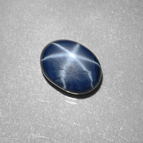 2.12カラットの天然ブルースターサファイア（8.2×6.1 mm・オーバルカット）