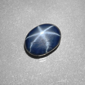 2.12カラットの天然ブルースターサファイア（8.2×6.1 mm・オーバルカット）