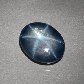 4.24カラットの天然ブルースターサファイア（11×8.7 mm・オーバルカット）
